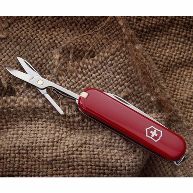 Складной нож-брелок миниатюрный Victorinox Classic SD 0.6223 (Красный)