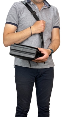 Мужская сумка с клапаном Karya из натуральной кожи 0262-45 черного цвета