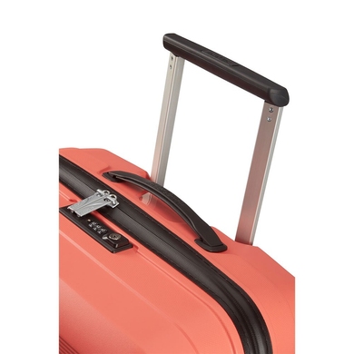 Ультралёгкий чемодан American Tourister Airconic из полипропилена на 4-х колесах 88G*002 Living Coral (средний)