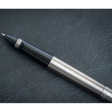 Ручка роллер Parker Jotter 17 Stainless Steel CT RB 16 121 Стальной/Черный