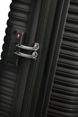 Чемодан American Tourister Liftoff из полипропилена на 4-х колесах ME5*913;09 Black (малый)